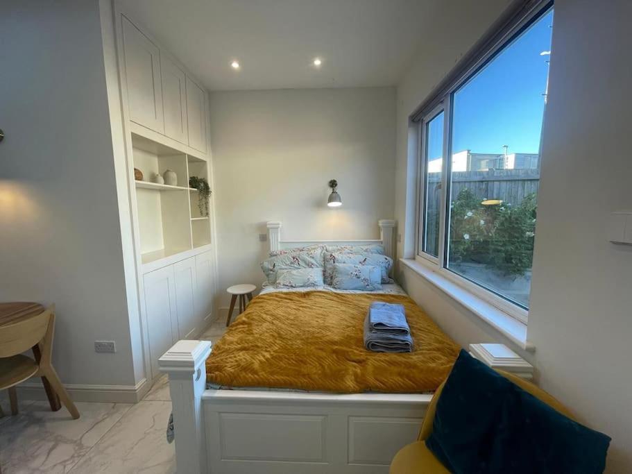Sunny With Parking And Private Entrance Apartamento *