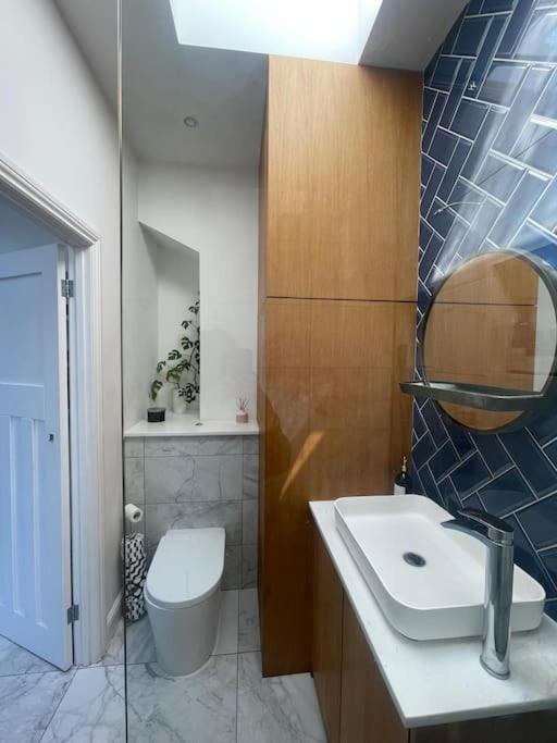 Apartamento Sunny With Parking And Private Entrance