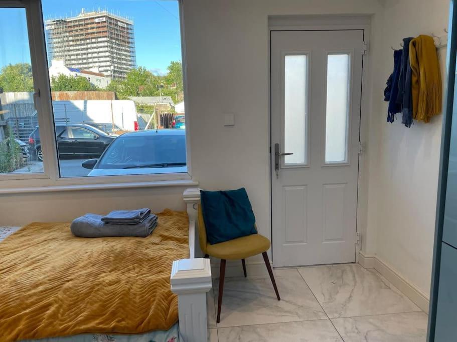 Sunny With Parking And Private Entrance Apartamento Bristol