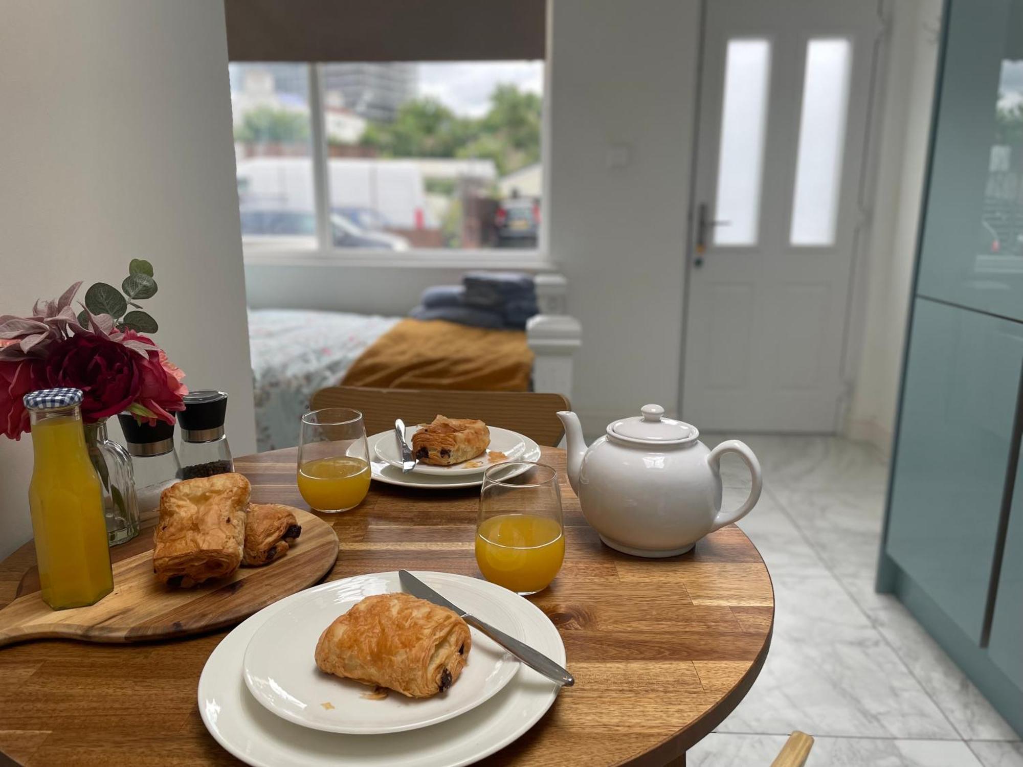 Apartamento Sunny With Parking And Private Entrance *